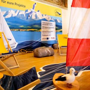 Der IBK-Kleinprojektefonds wurde beim Info-Day in Konstanz mit einer räumlichen Inszenierung rund um Bodensee, Wind und grenzüberschreitende Förderung präsentiert
