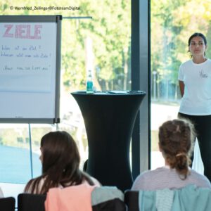 Die Talente arbeiten in Workshops an ihren Zielen, die Trainerinnen und Trainer am Umgang mit Fehlern und an der Kommunikation