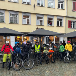Bravo! Pro Teilnehmer*in an der Pre-Tour und der Vorstellung der Tour spendete die Bäckerei Hamma 50€ an das Projekt „Fit for Cycling“ der Kinderstiftung Ravensburg.